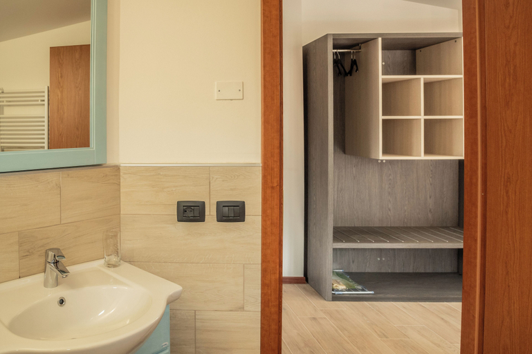 Bathroom 3, Appartamento Edolo, Bilocale & Monolocale, Brescia