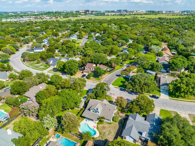 Exterior & Views 2, 70s House Fun 6 Bedroom Pool Game Room, Williamson