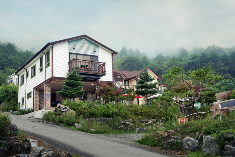Exterior & Views