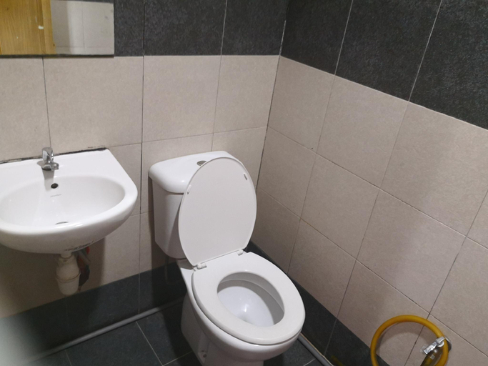 Bathroom, Hotel Happy Inn, Kuala Langat