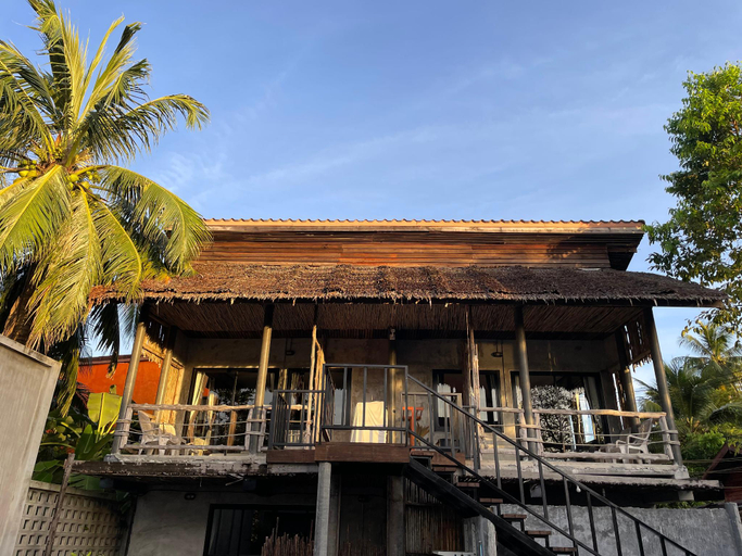 Exterior 8