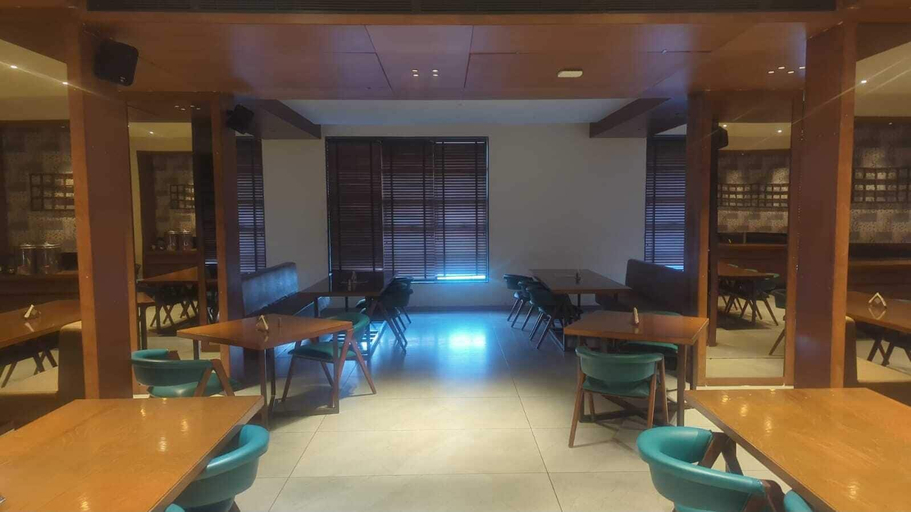 Food & Drinks 5, The Pramukh Hotel, Vadodara