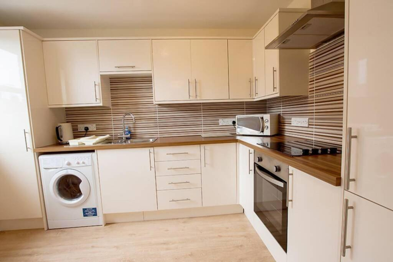 Others 4, City Centre Executive 2 Bed Apartment with WiFi & Parking, Aberdeen