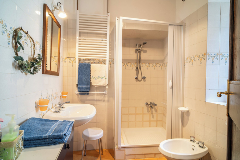Bathroom 2, Residence Serliana, Rieti