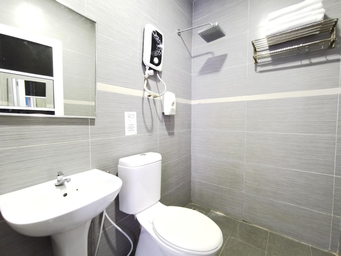 Bathroom 15
