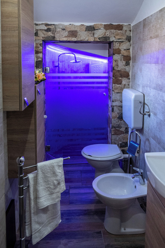 Bathroom 4, Un Posto Al Sole - Caltanissetta, Caltanissetta