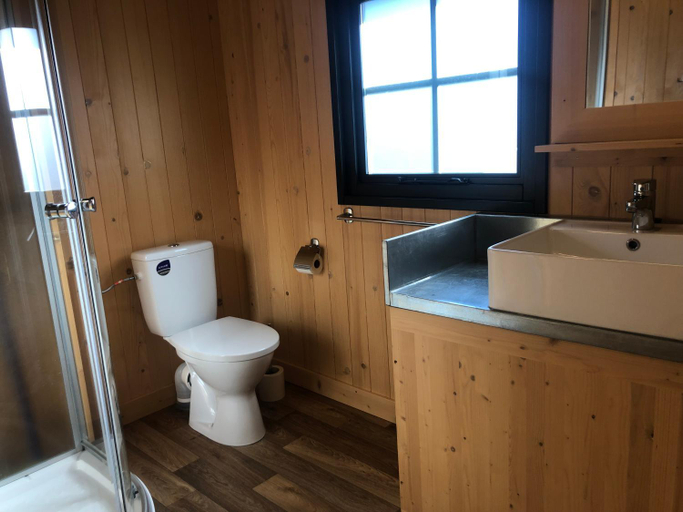 Bathroom 16