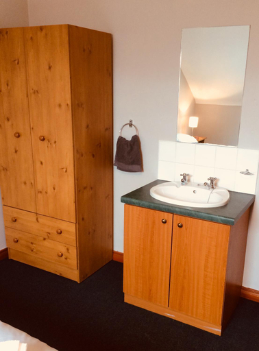 Bathroom 3, Lwr Ormeau Guest House, Belfast