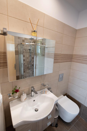 Bathroom 5, Bounatsa Studios & Apartments, Ionian Islands
