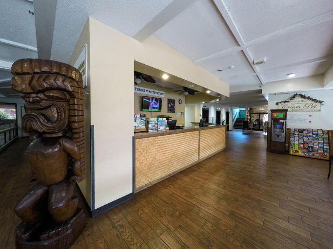 Public Area 2, Waikiki Monarch Hotel, Honolulu