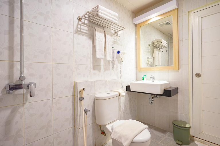 Bathroom 8