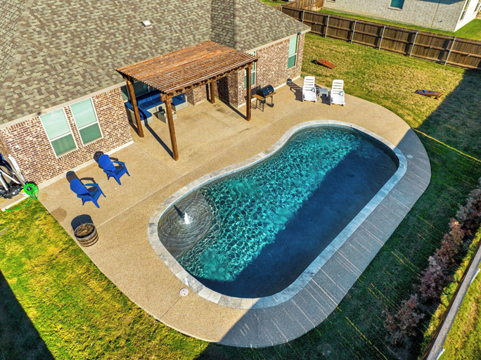 Sport & Beauty 4, The Noble House Near Magnolia with Pool, McLennan