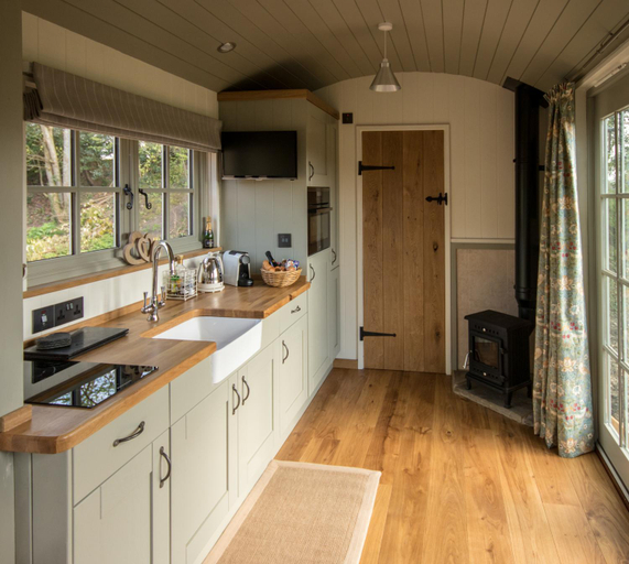 Others 2, Luxury Shepherds Hut, Hampshire