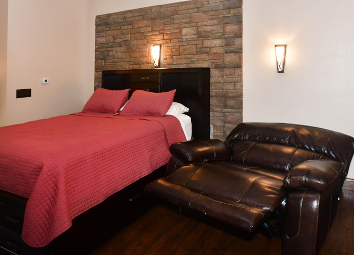 Bedroom 3, The Fields of Eden Inn, Erie