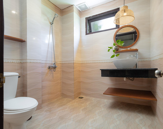 Bathroom 5, First Hoianese Center Hotel, Da Nang