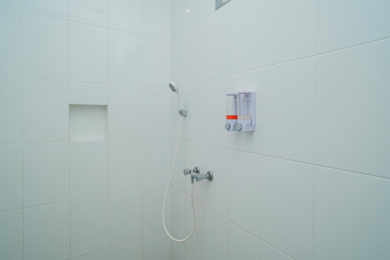 Bathroom 18