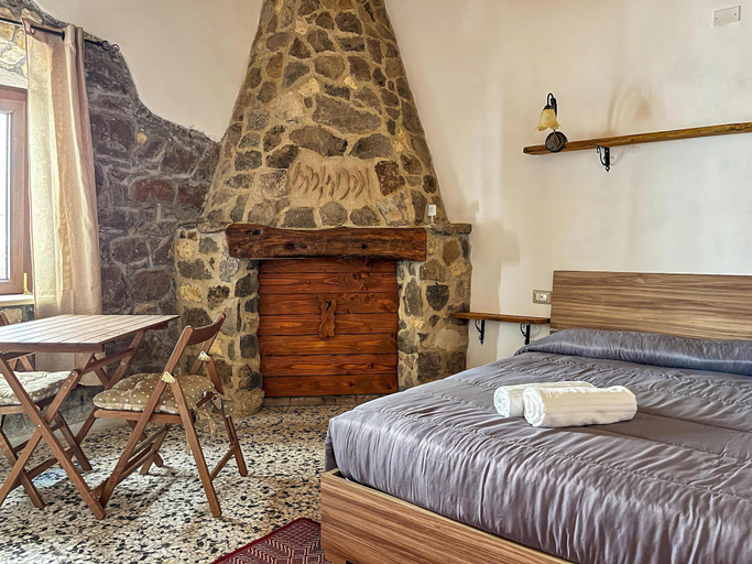 Bedroom 3, Favisi Rooms, Oristano