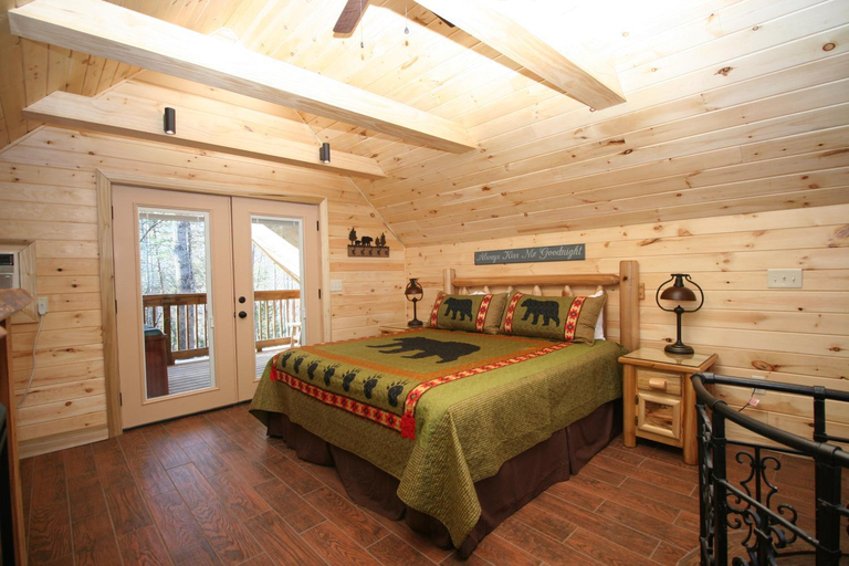 Bedroom 2, Cupid's Cabin, Sevier