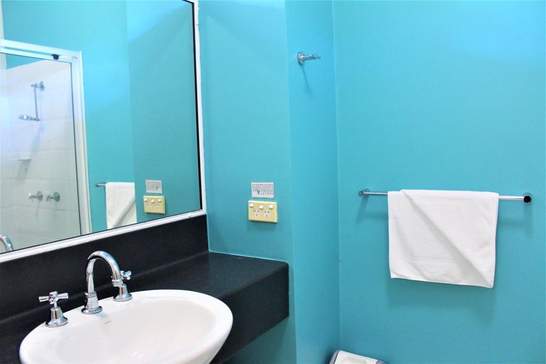 Bathroom 4, Crystal Garden Resort Restaurant, Cairns