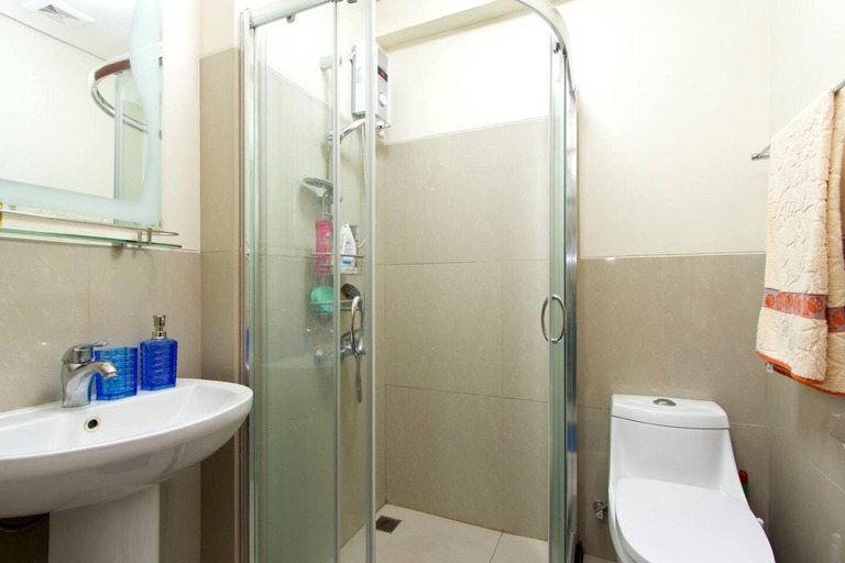 Bathroom 2, ZEN Home Beacon Makati, Makati City