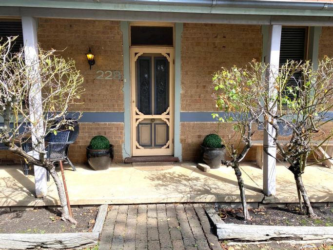 Cute Cottage On Byng - Walk to Town, Orange