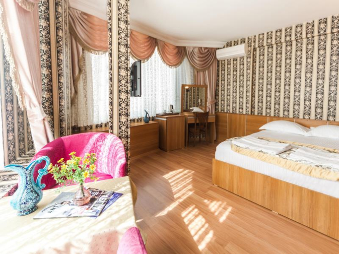 Others 3, The Luxx Hotel, Fatih