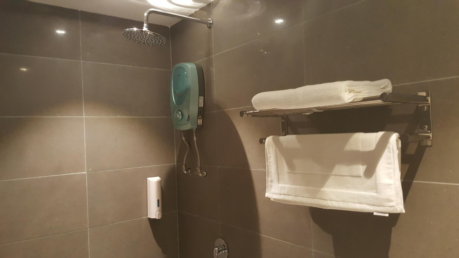 Bathroom 15