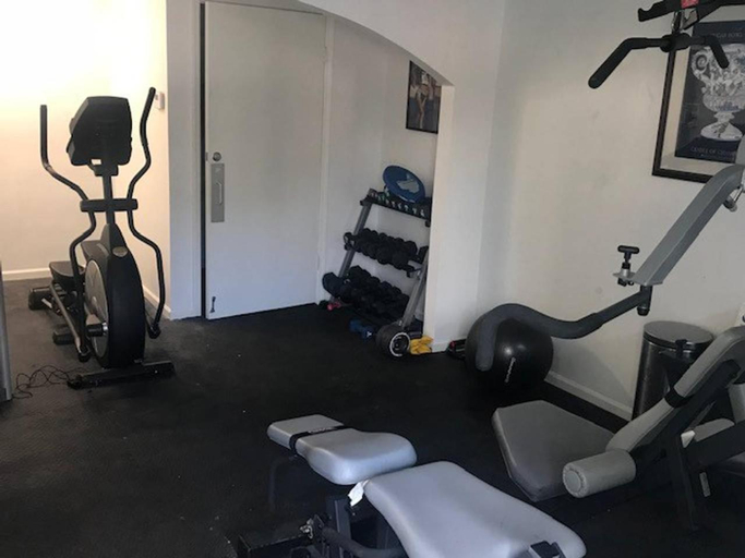 2, 7 Bedroom - Sleeps 14! Next to Bourbon Street, Orleans