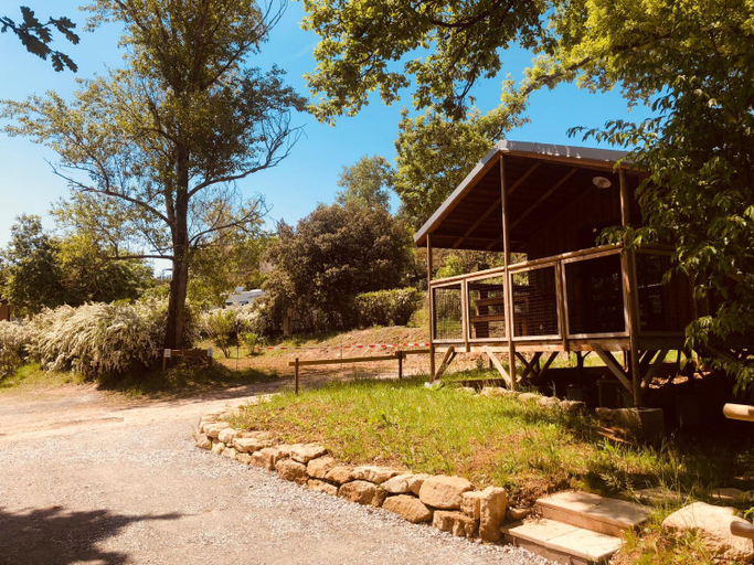 Exterior 9