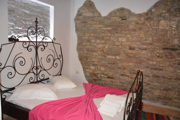 Others 5, Guesthouse Mele, Gjirokastrës