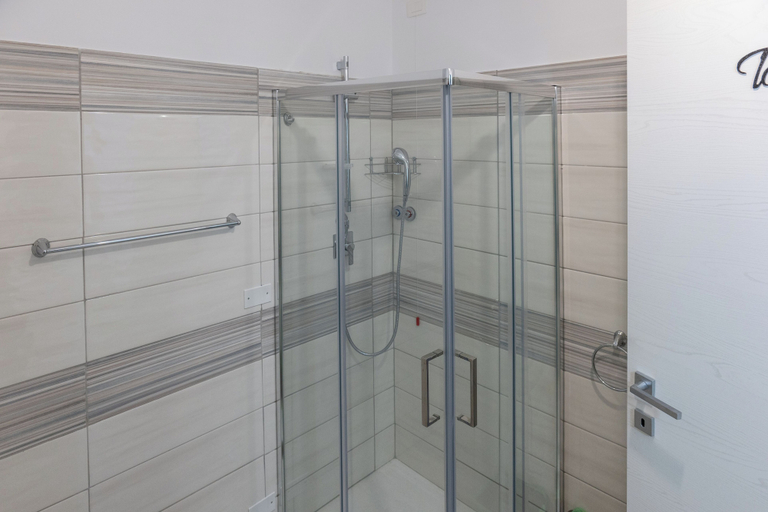 Bathroom 3, Villa D'Angelo, Chieti