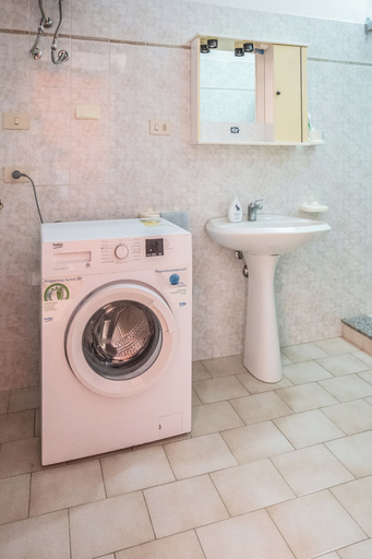 Bathroom 4, La Casa Del Sole, Oristano