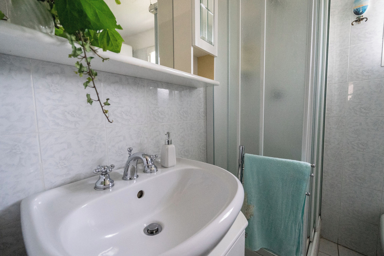 Bathroom 3, Casa Dell'Alfiere, Massa Carrara