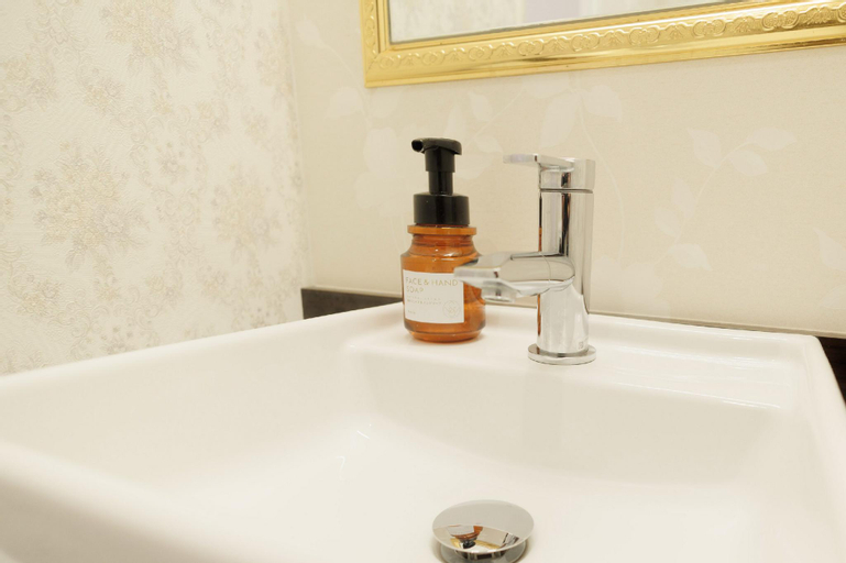 Bathroom 13