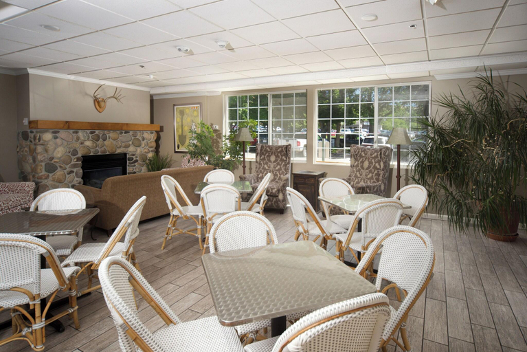 Food & Drinks 5, Hilltop Inn by Riversage, Yellowstone