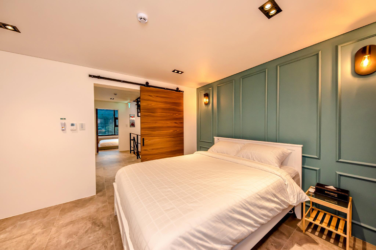 Bedroom 12