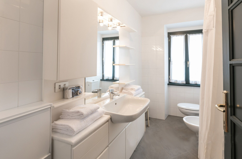 Bathroom 4, Il Larice by Wonderful Italy, Como