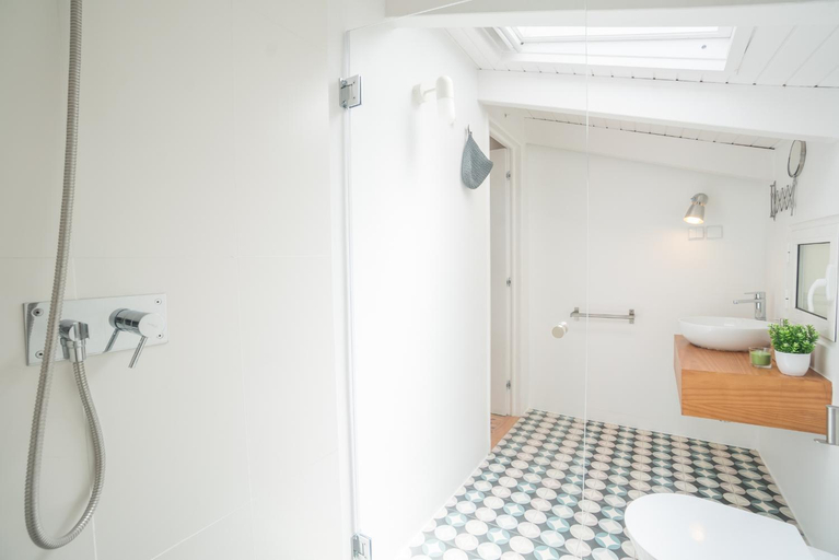 Bathroom 3, Rose Apartments, Lisbon