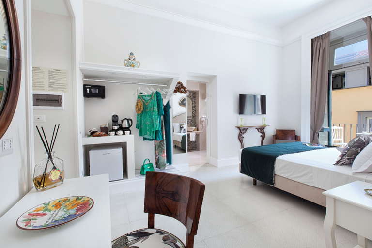 Bedroom 4, Grace Suites, Napoli