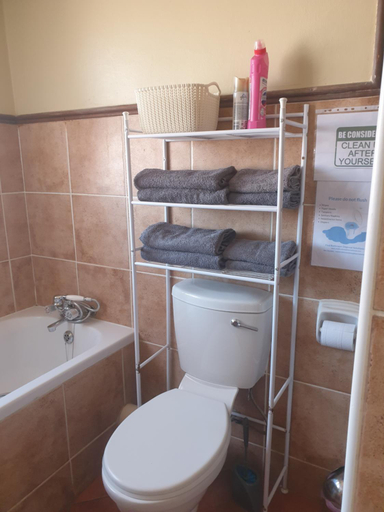 Bathroom 2, Clearwater Self catering Apartments No Loadshedding, City of Tshwane