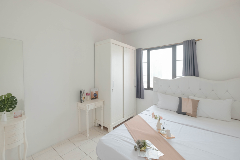 Homey and Simply Look 1BR Puri Garden Apartment By Travelio, West Jakarta