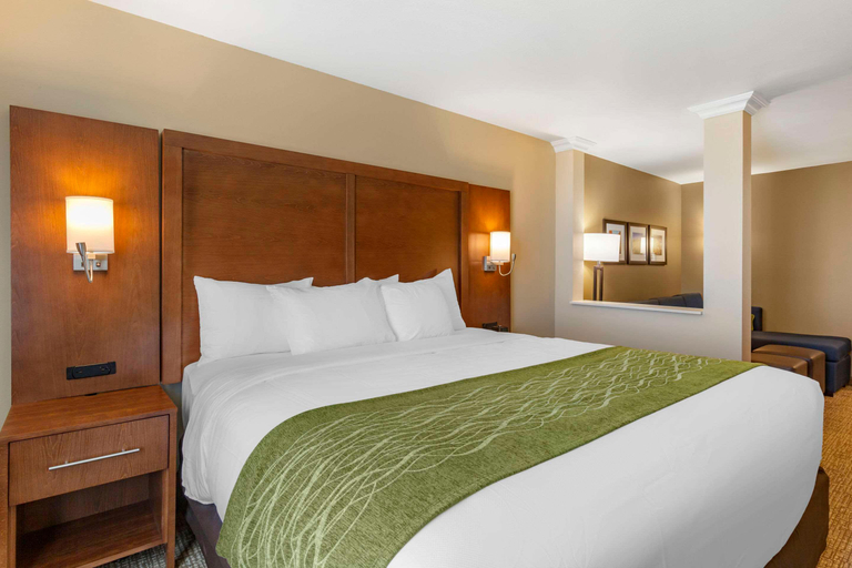 Bedroom 3, Comfort Suites Albuquerque Airport, Bernalillo