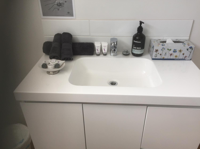 Bathroom 3, Old Pier Apartments, Dorset