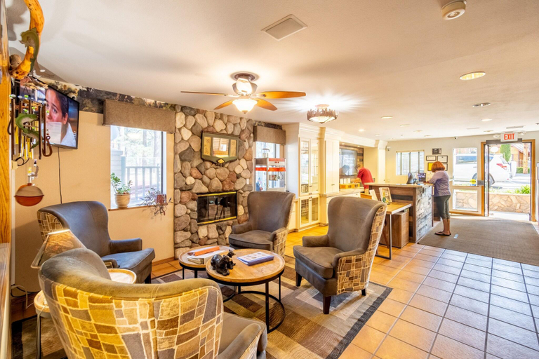 Public Area, Lagonita Lodge, San Bernardino