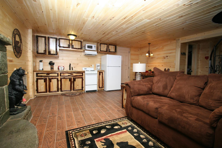 Others 5, Cupid's Cabin, Sevier