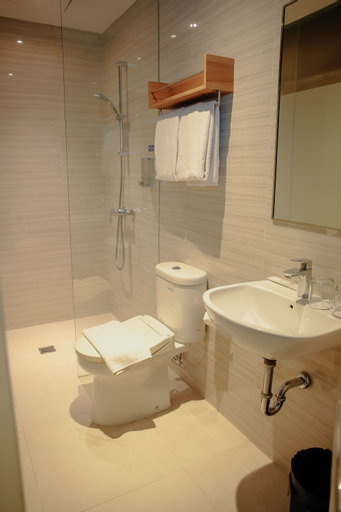 Bedroom 5, Travel Hub Hotel Kualanamu, Deli Serdang