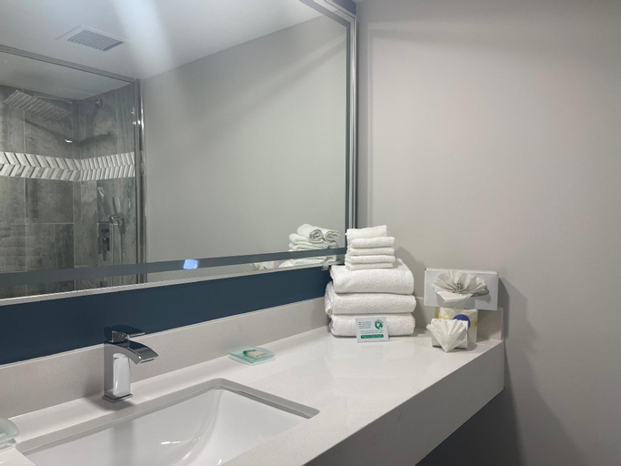 Bathroom 14