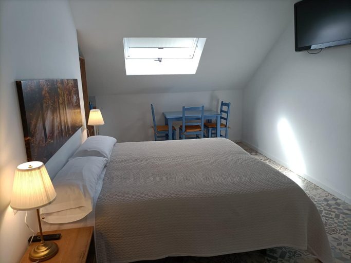 Others 3, Hostal Las Encinas, Madrid
