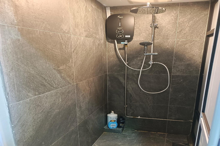 Bathroom 12
