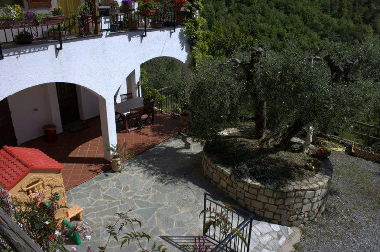 Exterior & Views 5, la porta del sole appartamento nell'oliveto, Imperia